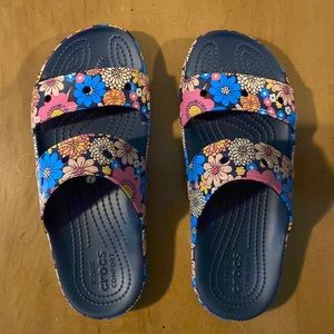 Crocs- Women’s size 8